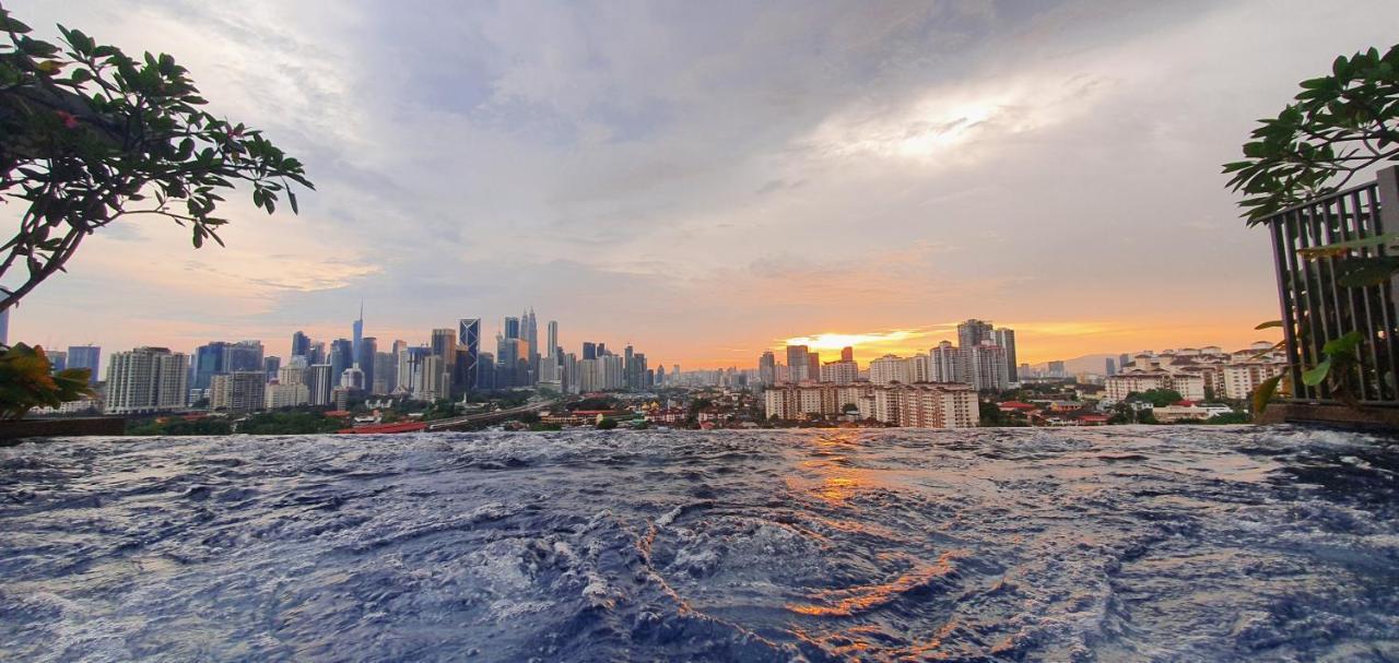Studio Near Klcc And Lrt With Superb View Kuala Lumpur Exterior foto